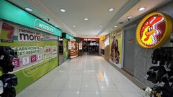 Lucky Plaza (D9), Retail #495098861